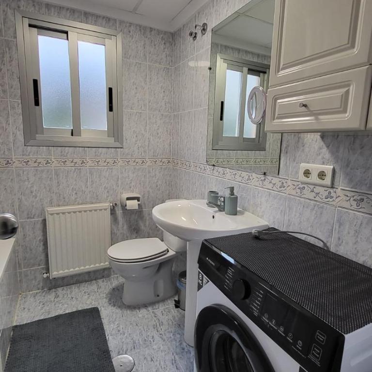 Edificio Cadiz Benidorm - Two-Bedroom Apartment with Terrace - 19