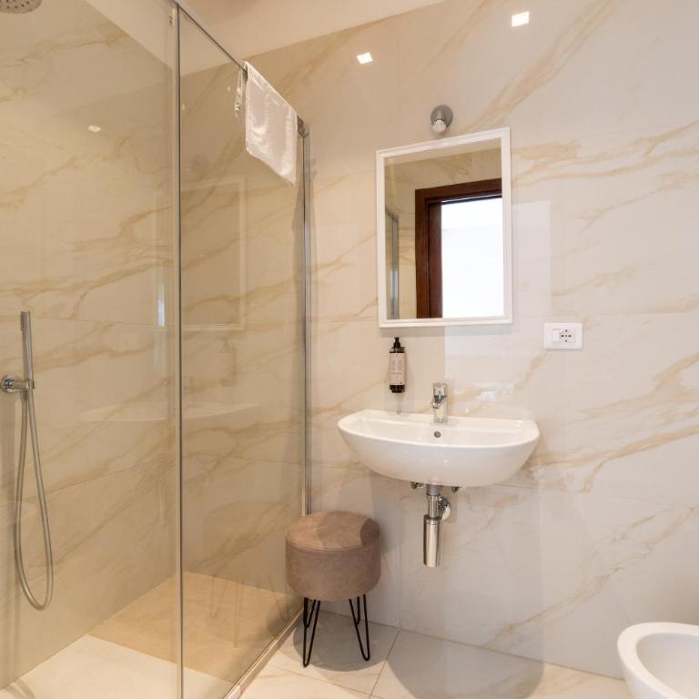 Suebi Central - Deluxe Rooms & Family Suites - Camera Familiare con Balcone - 6