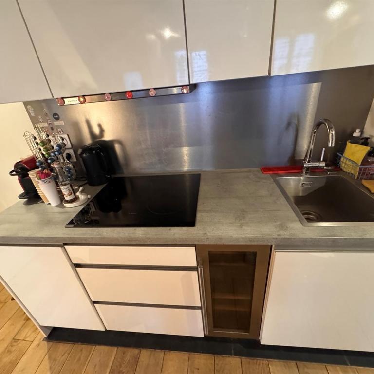 1 Cozy Studio in Historic 3rd Arr Near Metro - One-Bedroom Apartment - 12