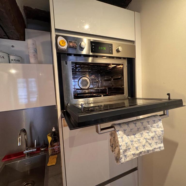 1 Cozy Studio in Historic 3rd Arr Near Metro - One-Bedroom Apartment - 14