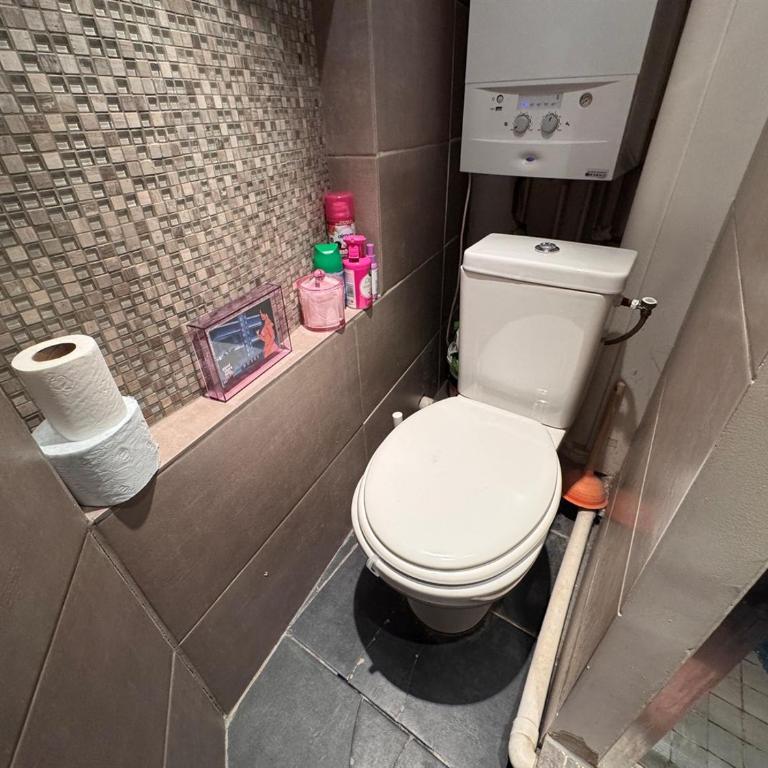 1 Cozy Studio in Historic 3rd Arr Near Metro - One-Bedroom Apartment - 23
