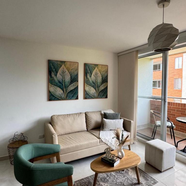 Amplio y Moderno con parqueadero cerca de Clínicas, Aeropuerto y Parque Deportivo Ideal familias y grupos - Apartamento de 3 dormitorios - 4