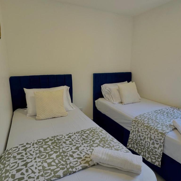 Amplio y Moderno con parqueadero cerca de Clínicas, Aeropuerto y Parque Deportivo Ideal familias y grupos - Apartamento de 3 dormitorios - 9