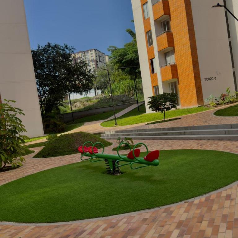 Amplio y Moderno con parqueadero cerca de Clínicas, Aeropuerto y Parque Deportivo Ideal familias y grupos - Apartamento de 3 dormitorios - 18