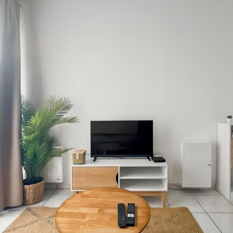 Studio rénové 2026 Parking gratuit Proche Faculté et A10 - Appartamento con 1 Camera da Letto - 3
