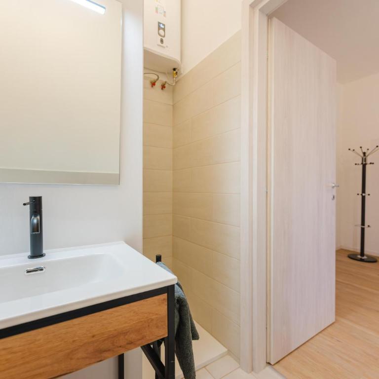 Accogliente Stanza 1 con bagno privato Stazione - Camera Matrimoniale Deluxe con Vasca - 3