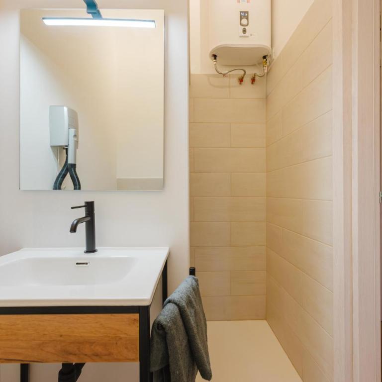 Accogliente Stanza 1 con bagno privato Stazione - Camera Matrimoniale Deluxe con Vasca - 4