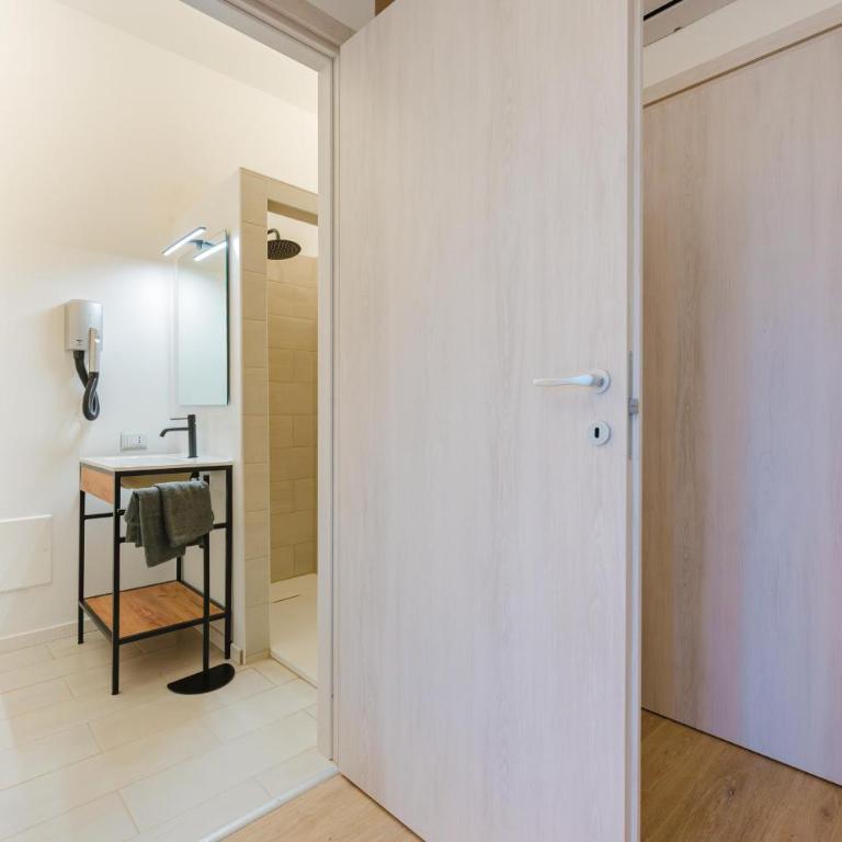 Accogliente Stanza 1 con bagno privato Stazione - Camera Matrimoniale Deluxe con Vasca - 5