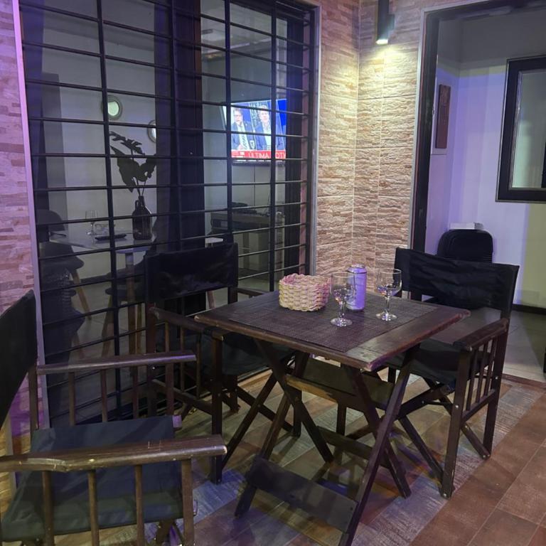 Casa completa a 3 cuadras de la playa del Sheraton y metros de la Plaza de Toros - Casa de 2 dormitorios - 4