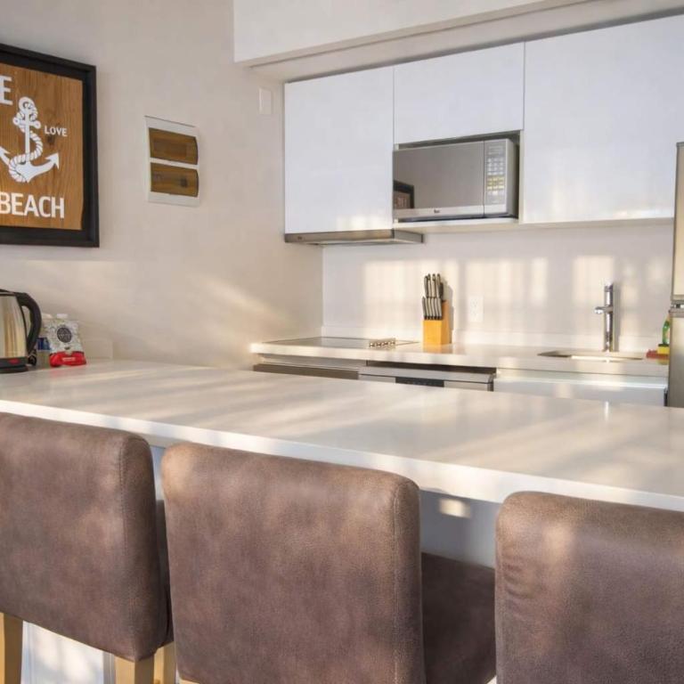 Luxury Condo 1BR Kitchen AC Gym Pool Cine 100MB - One-Bedroom Apartment - 4