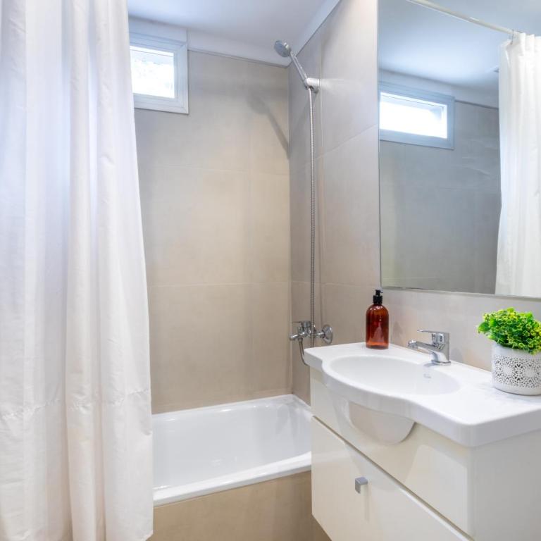 Exclusivo con pileta, cochera, parrilla, cerca del hospital - Apartamento de 1 dormitorio - 10