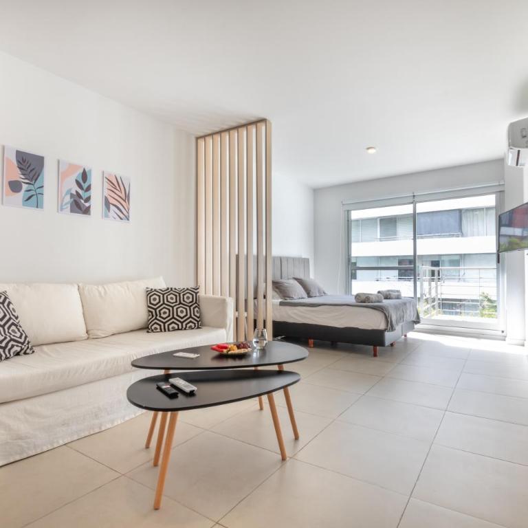 Exclusivo con pileta, cochera, parrilla, cerca del hospital - Apartamento de 1 dormitorio - 25