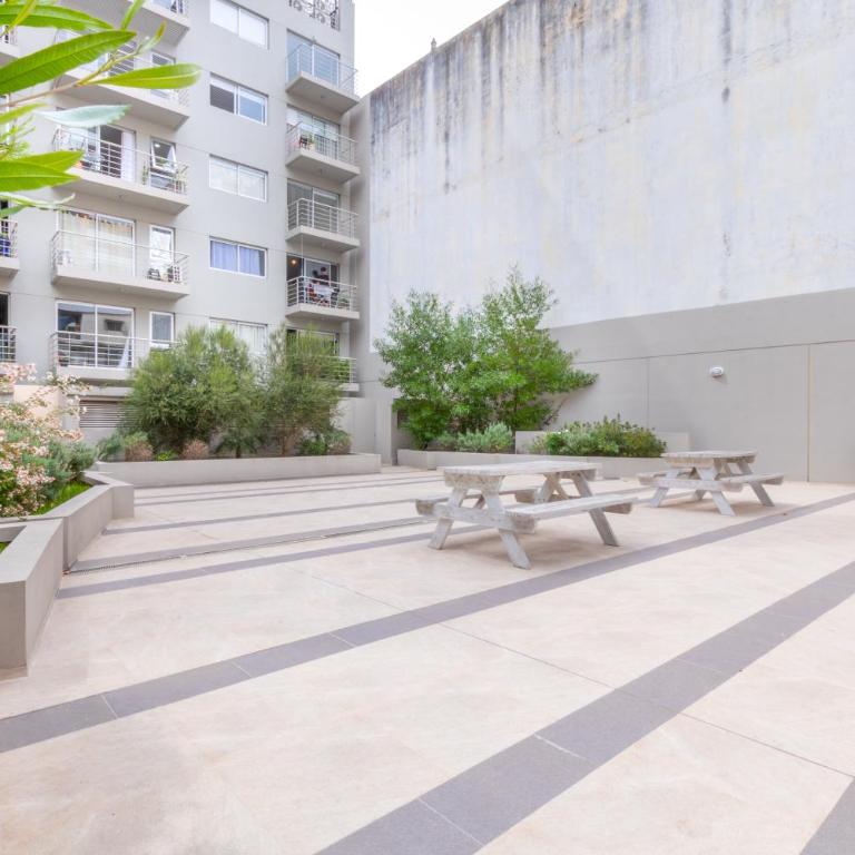 Exclusivo con pileta, cochera, parrilla, cerca del hospital - Apartamento de 1 dormitorio - 39