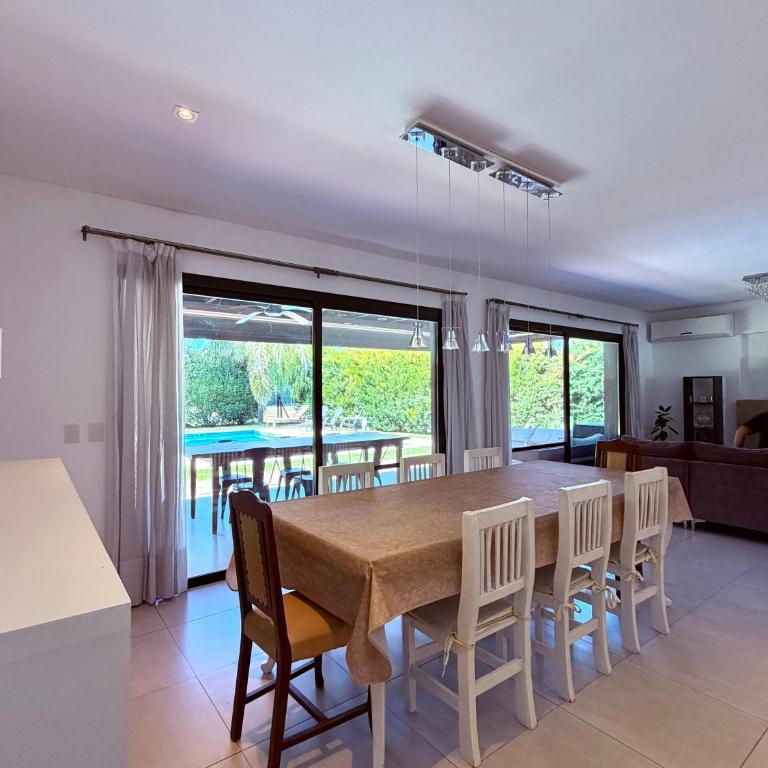 Casa con piscina en Estancias del Pilar, 3 dormitorios, jardín y parrilla - Three-Bedroom House - 6