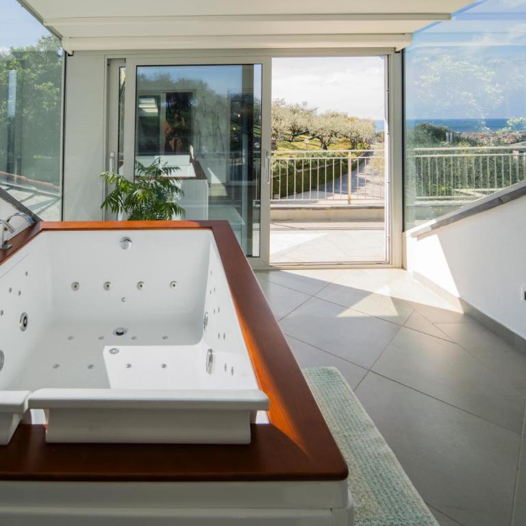 Agri Suite with jacuzzi - La Bilaia - Suite con vistas al mar - 4