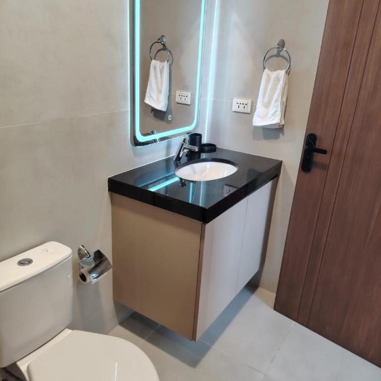 Resort familiar con playa artificial y lujo total - One-Bedroom House - 27