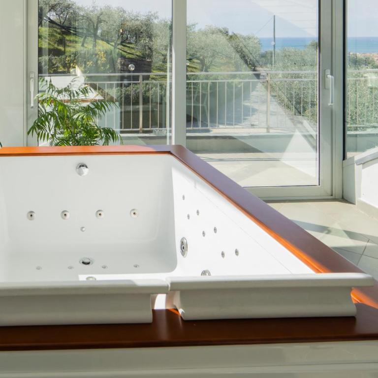 Agri Suite with jacuzzi - La Bilaia - Suite con vistas al mar - 45