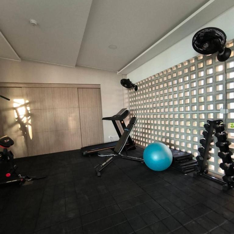Escape to Serena del Mar Pool, Gym, and AC - Two-Bedroom Apartment - 5