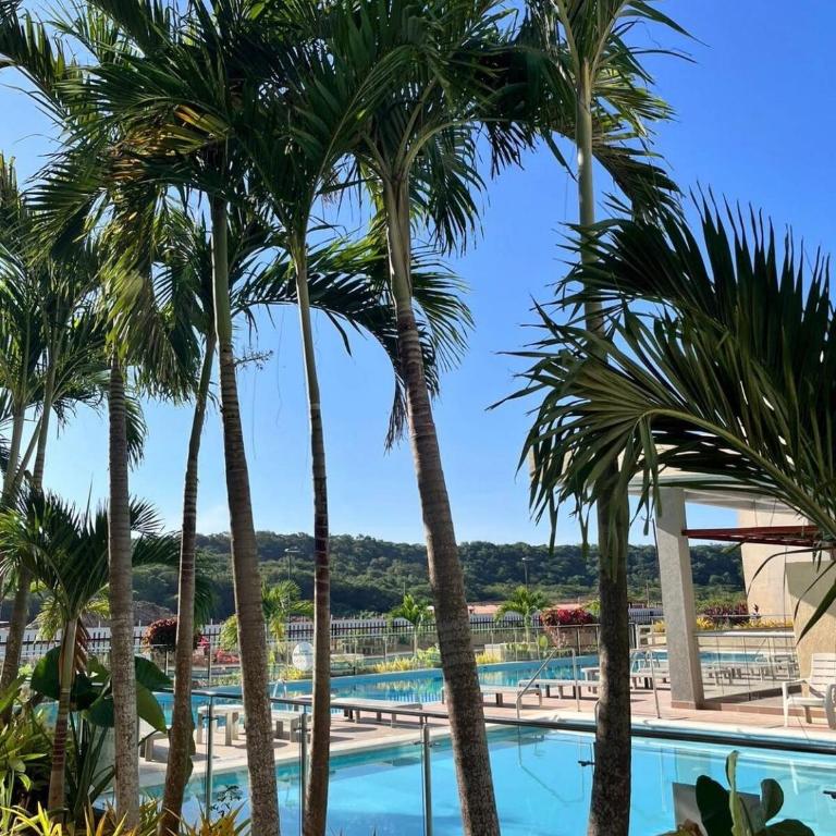 Escape to Serena del Mar Pool, Gym, and AC - Two-Bedroom Apartment - 12