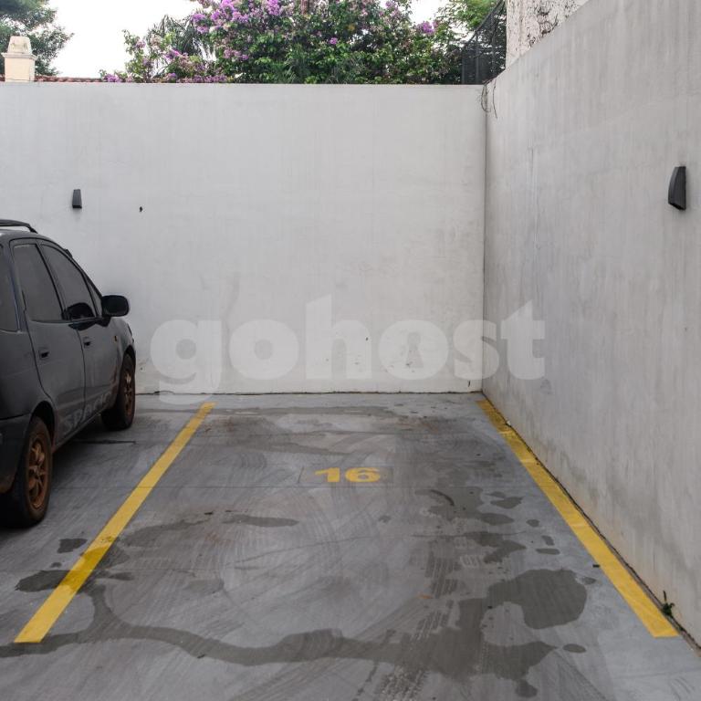 Chic apartment 600 m from Shopping del Sol - Apartment - 35