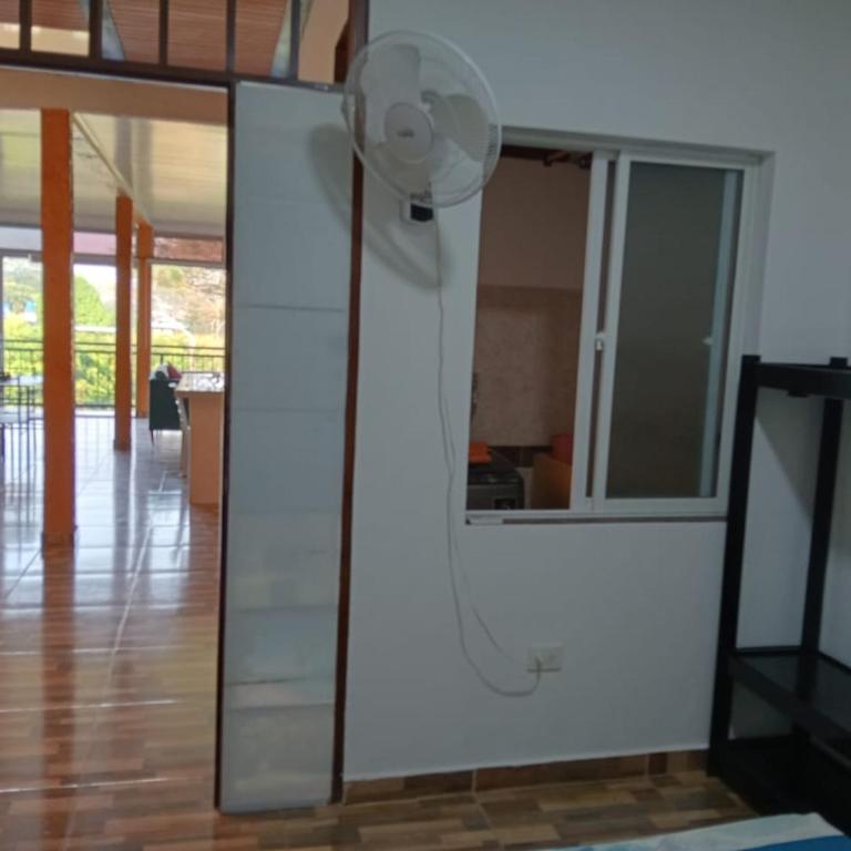 Aptos luminoso y cómodos en barrio tranquilo y un poco rural - Apartamento de 2 dormitorios con terraza - 2