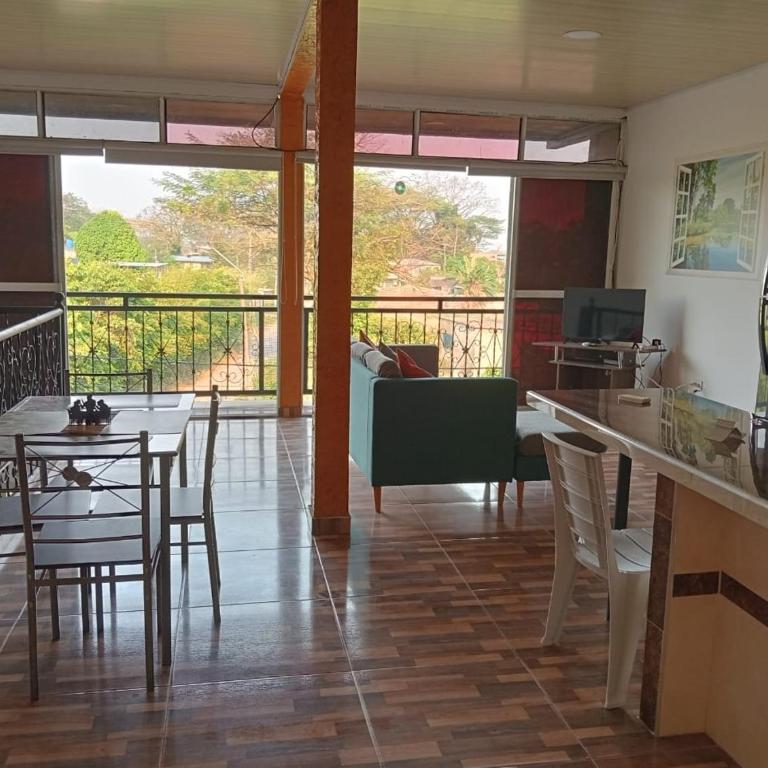 Aptos luminoso y cómodos en barrio tranquilo y un poco rural - Two-Bedroom Apartment with Terrace - 1