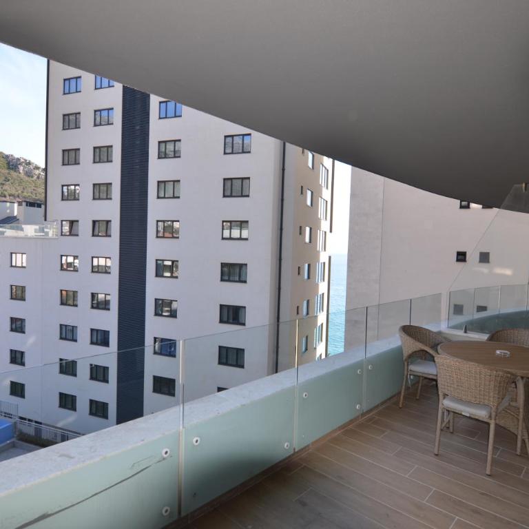 Azure Breeze Suites B - One-Bedroom Apartment - 18