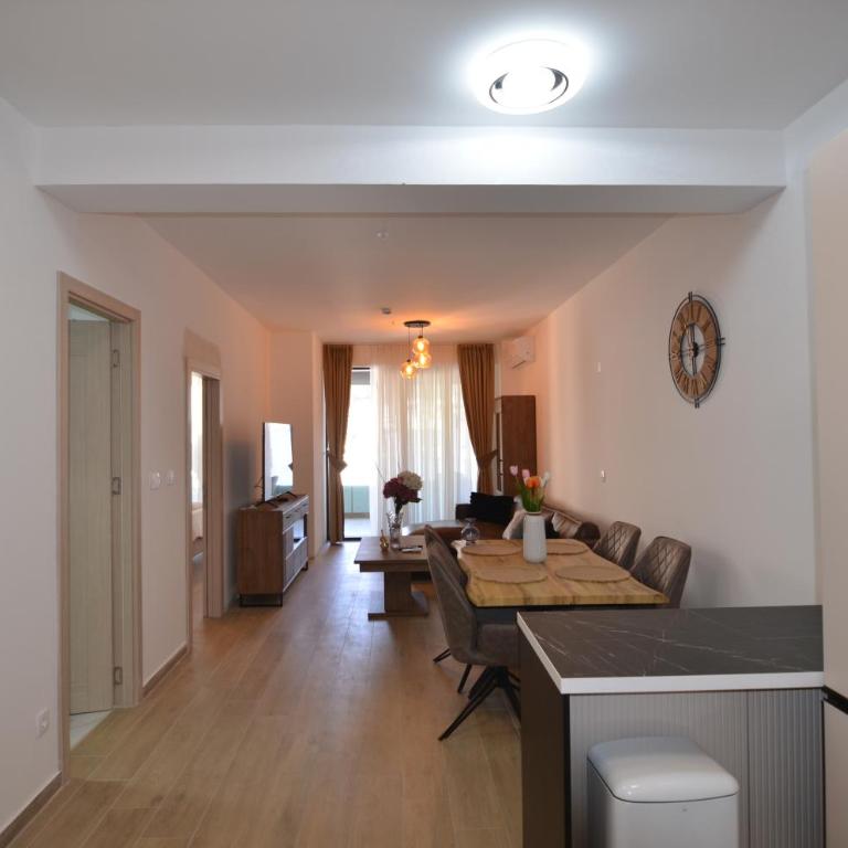 Azure Breeze Suites B - One-Bedroom Apartment - 5