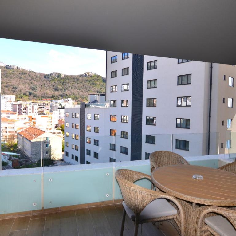 Azure Breeze Suites B - One-Bedroom Apartment - 13