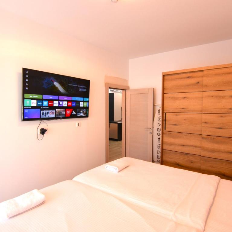 Azure Breeze Suites B - One-Bedroom Apartment - 11