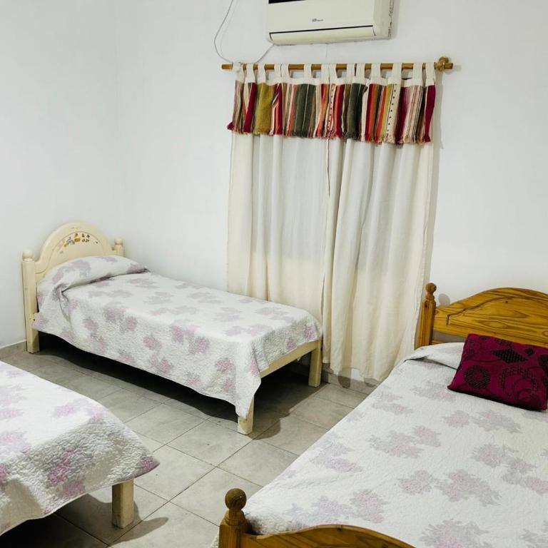Hermosa Casa con Quincho y pileta - Three-Bedroom House - 9
