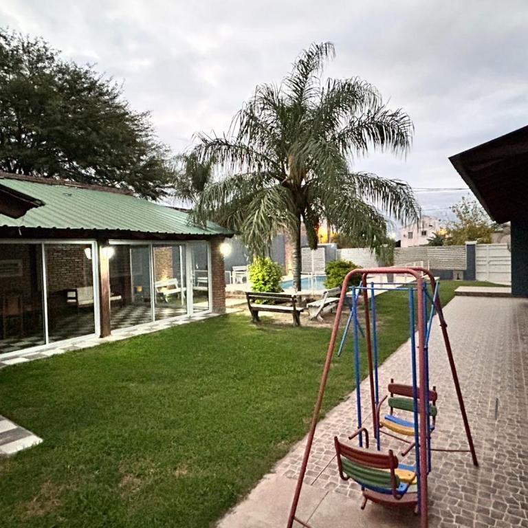 Hermosa Casa con Quincho y pileta - Three-Bedroom House - 2