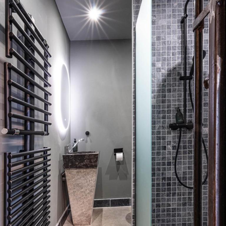 Loft architecte Design Antibes 10 mn Cannes and Sophia Antipolis - Appartement 1 Chambre - 17