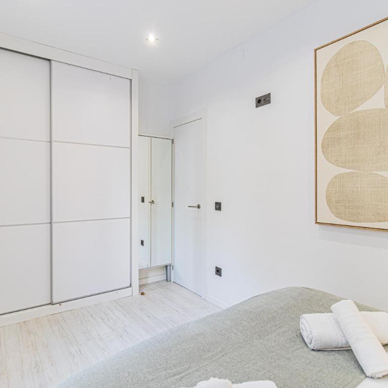 Luxury Duplex Plaza del Pilar - Two-Bedroom Apartment - 7