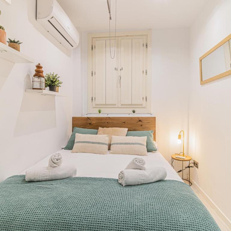 Luxury Duplex Plaza del Pilar - Two-Bedroom Apartment - 13