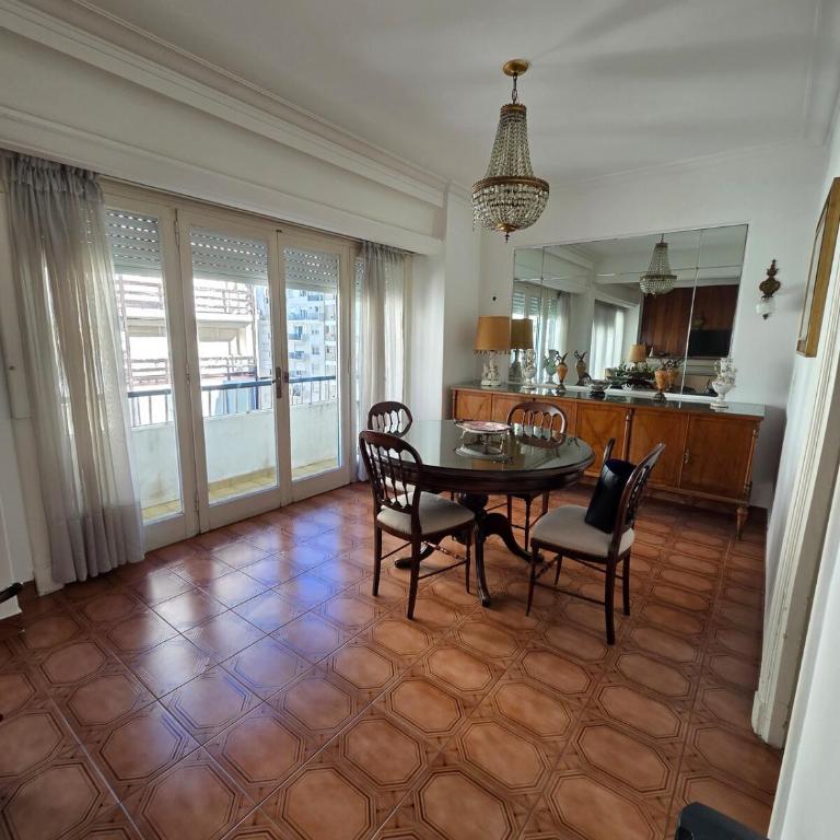 Amplio Departamento en el Centro - Two-Bedroom Apartment - 14