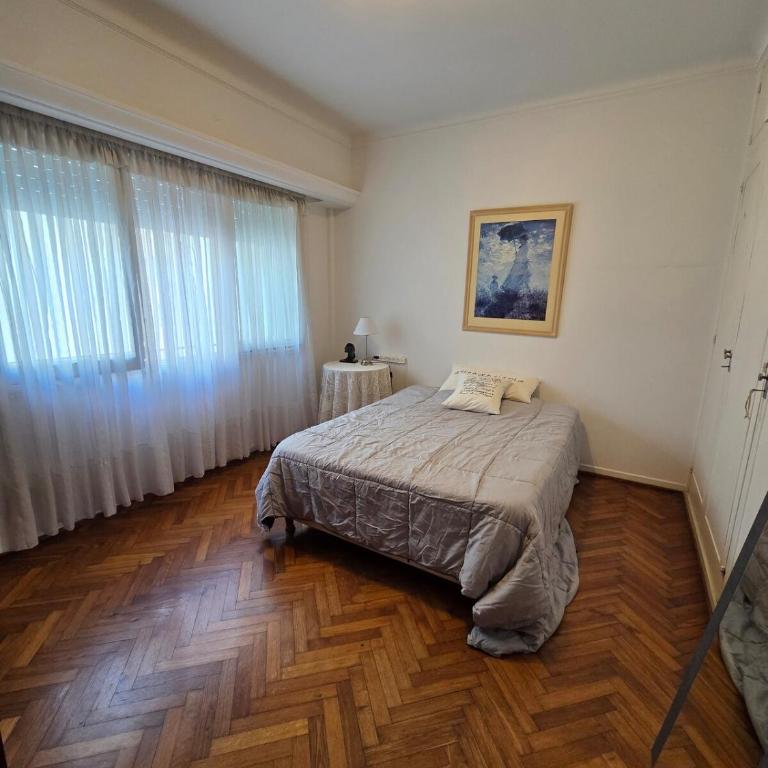 Amplio Departamento en el Centro - Two-Bedroom Apartment - 21