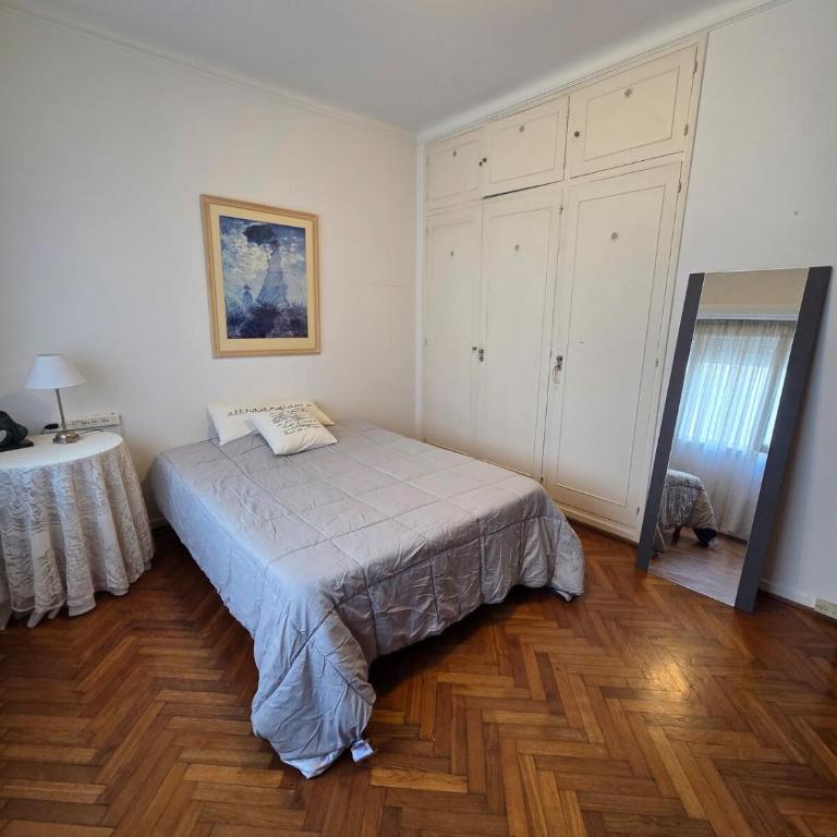 Amplio Departamento en el Centro - Two-Bedroom Apartment - 22