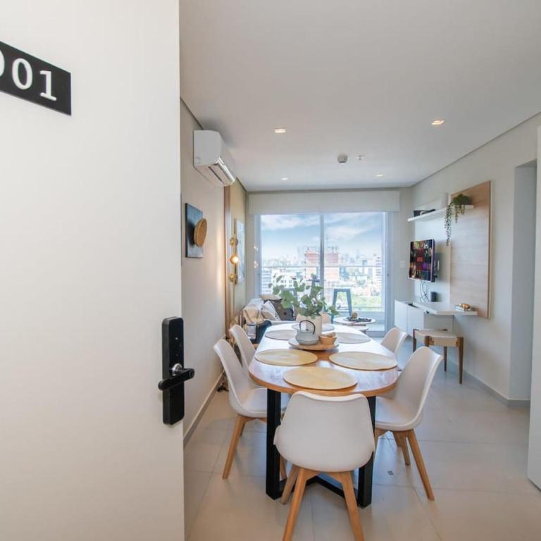 Lovely City View Apt in Perfect Location - Apartamento - 16
