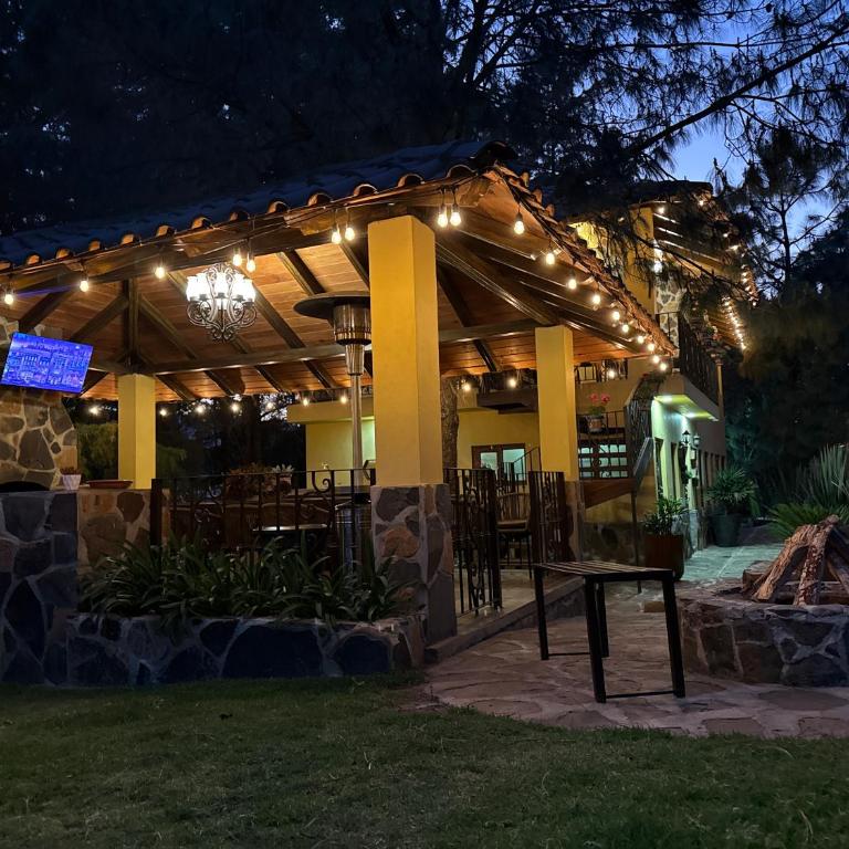 Hermosa cabaña con terraza para disfrutar Cabañas puerta del bosque Mazamitla - Casa de 4 dormitorios - 4
