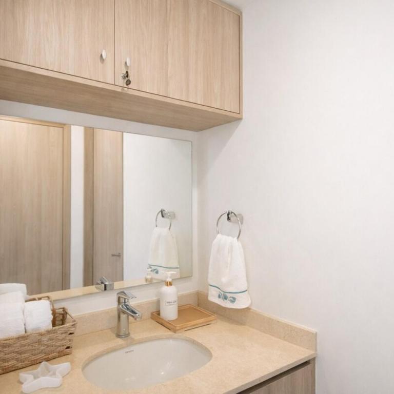 Modern and bright apartment 10 minutes from the airport - Apartamento de 2 dormitorios - 14