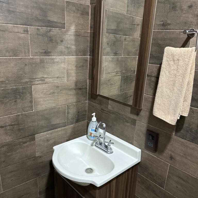 Hermosa cabaña con terraza para disfrutar Cabañas puerta del bosque Mazamitla - Casa de 4 dormitorios - 31