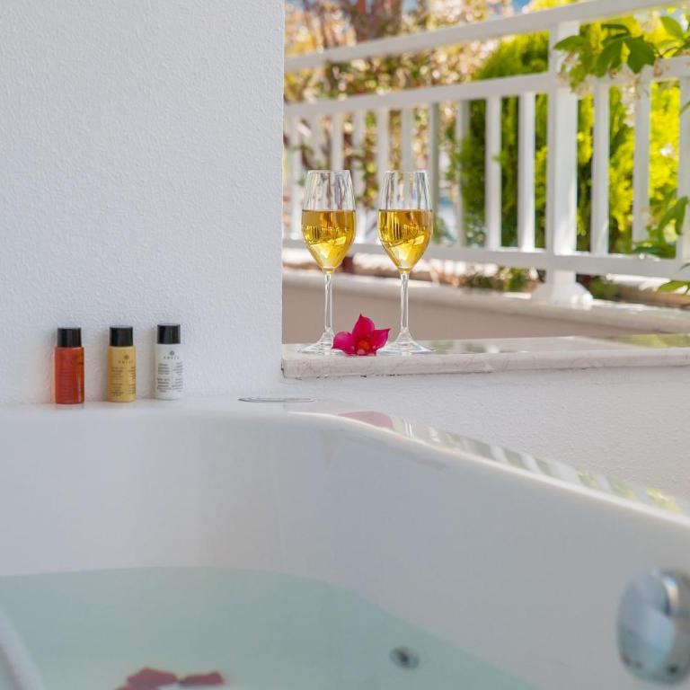 Boutique Hotel and Spa Blanc & Bleu - Blanche - Junior Suite with Terrace and Sea View - 16