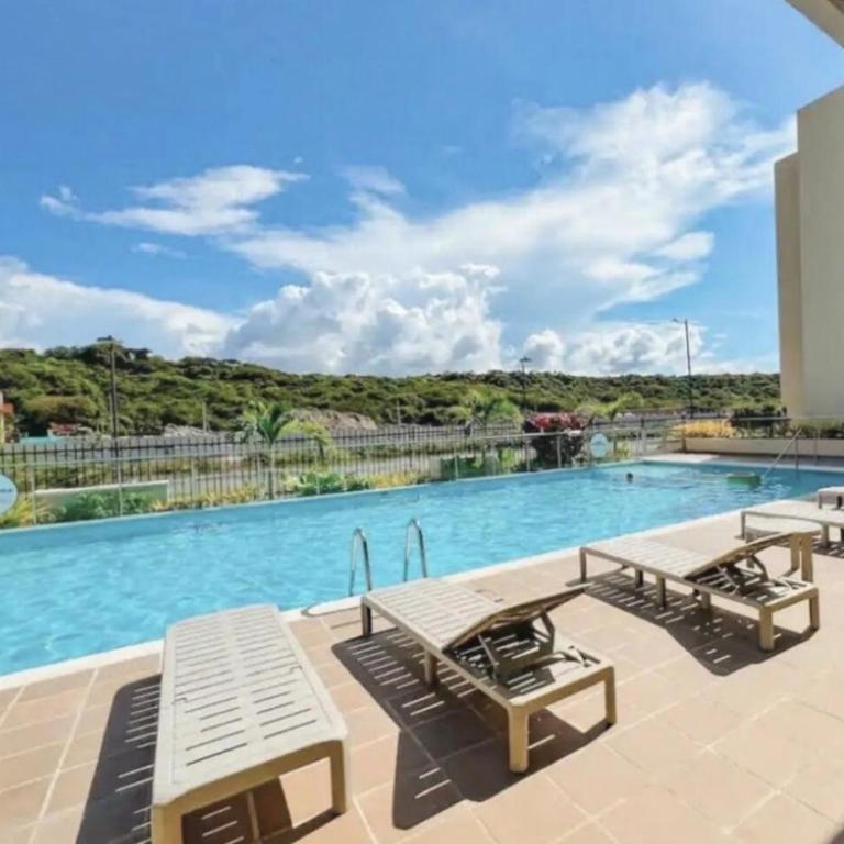 Modern 2BR Near Beach - Hot Water and Wi-Fi - Deluxe Apartment - 2