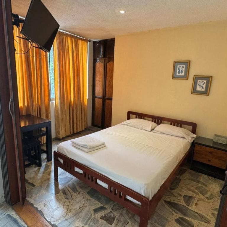 Hotel Montecarlo - Habitación Doble con baño privado - 1