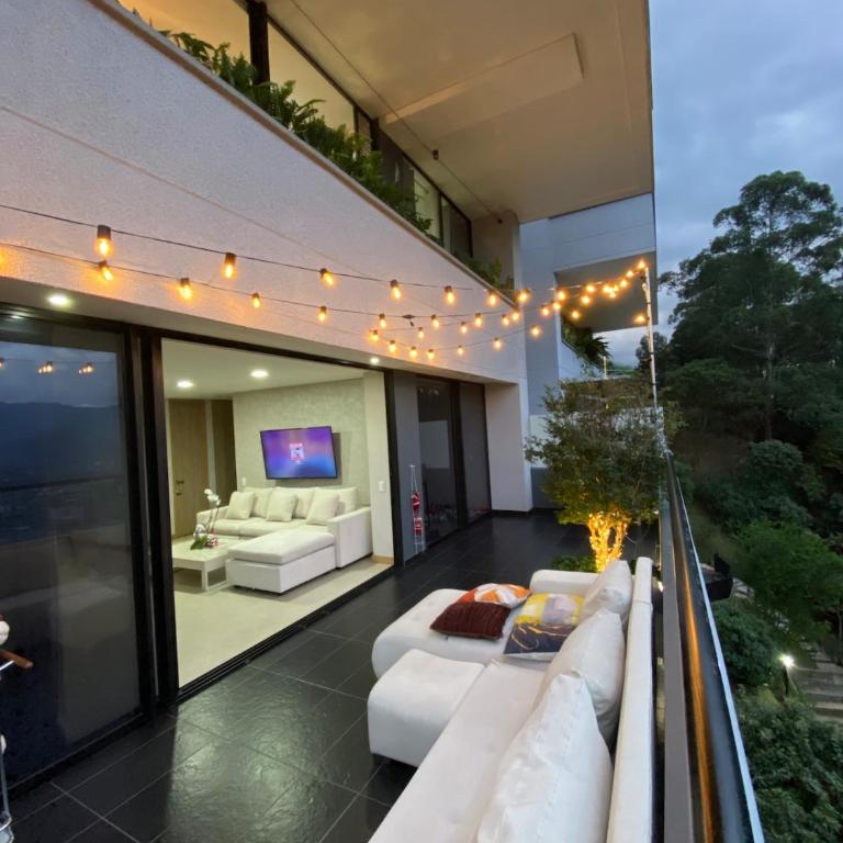 Luxury apartment in Palmas overlooking Medellín - Apartamento de 3 dormitorios con balcón - 11