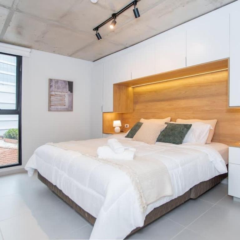 Unique 1BR Retreat with Balcony - Apartamento - 2