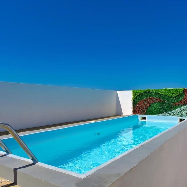 Rooftop Pool Apartment 3 Blocks to Beach - Apartment - 8
