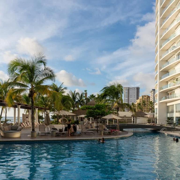 Luxe Oceanfront Condo in Golden Zone - Apartment - 6