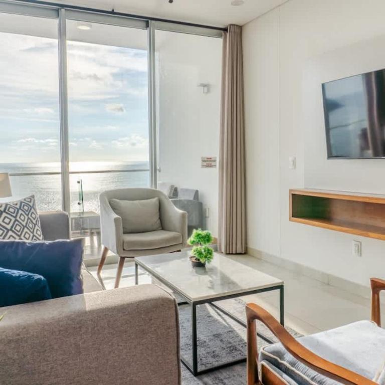 Luxe Oceanfront Condo in Golden Zone - Apartment - 9